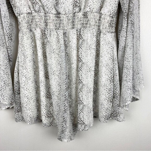 Altar'd State Front Tie Long Sleeve Snakeskin Print Romper Gray Size M - Picture 8 of 10